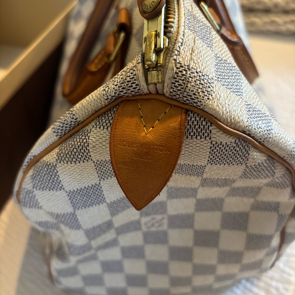 LOUIS VUITTON 
Damier Azur Speedy 30